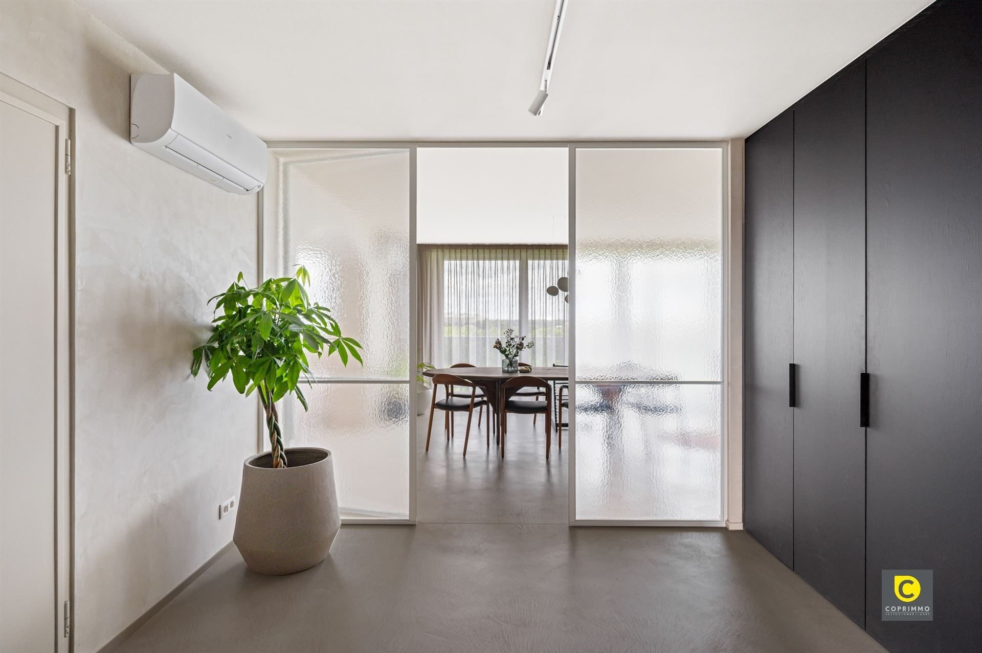 Modern en zeer ruim (200 m²) appartement foto 10