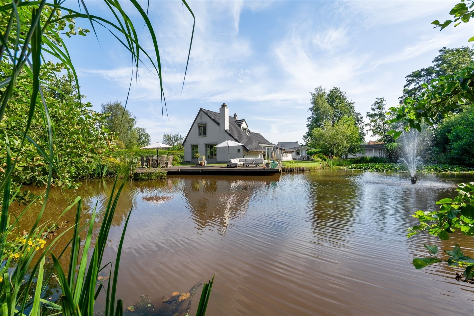 Unieke landelijke villa met prachtige tuin te BAAL foto 17