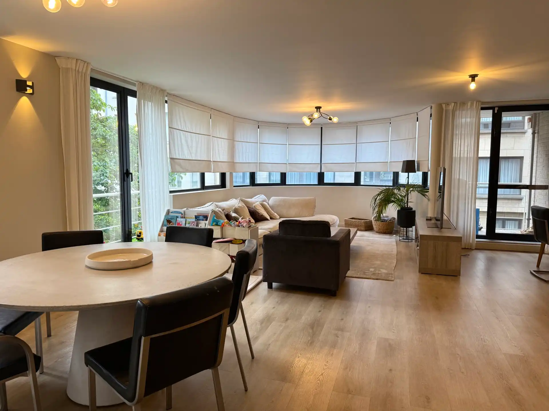 Instapklaar 3-slaapkamerappartement van 113 m² met garagebox foto {{pictureIndex}}