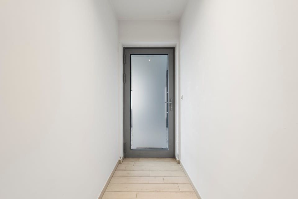 MODERN GELIJKVLOERS APPARTEMENT MET TERRAS EN STANPLAATS IN TONGEREN foto 22
