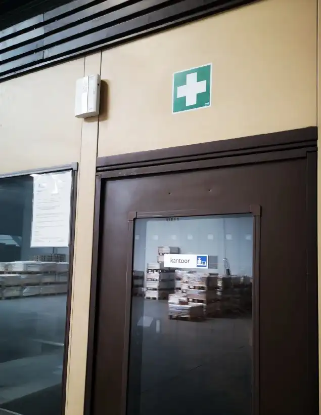 TE HUUR – RUIM MAGAZIJN / BEDRIJFSRUIMTE VAN CA. 1.000 M² IN BRUGGE foto 14