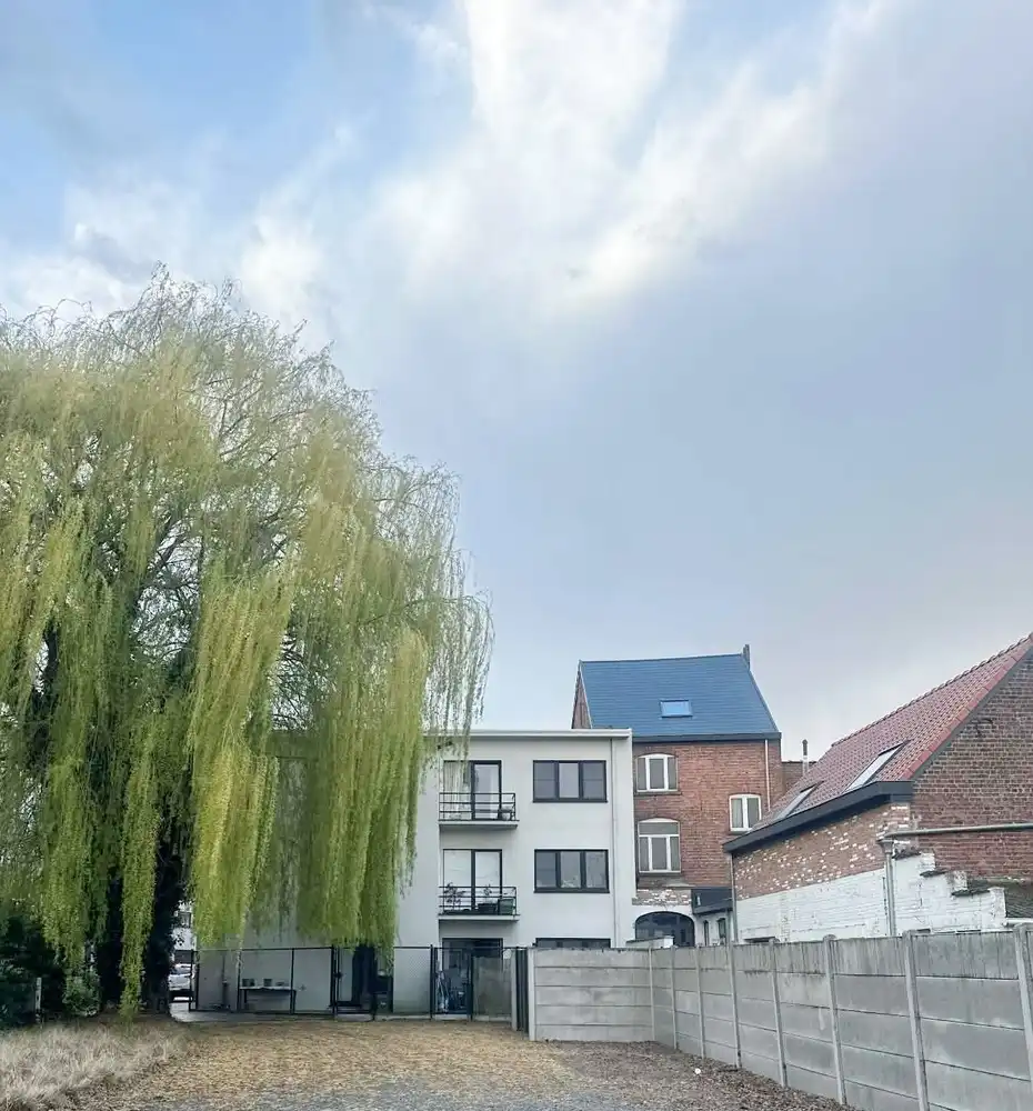 ENERGIEZUINIG GERENOVEERD APP. INCLUSIEF GARAGEBOX EN KELDER NABIJ LEO DE BETHUNELAAN foto 4