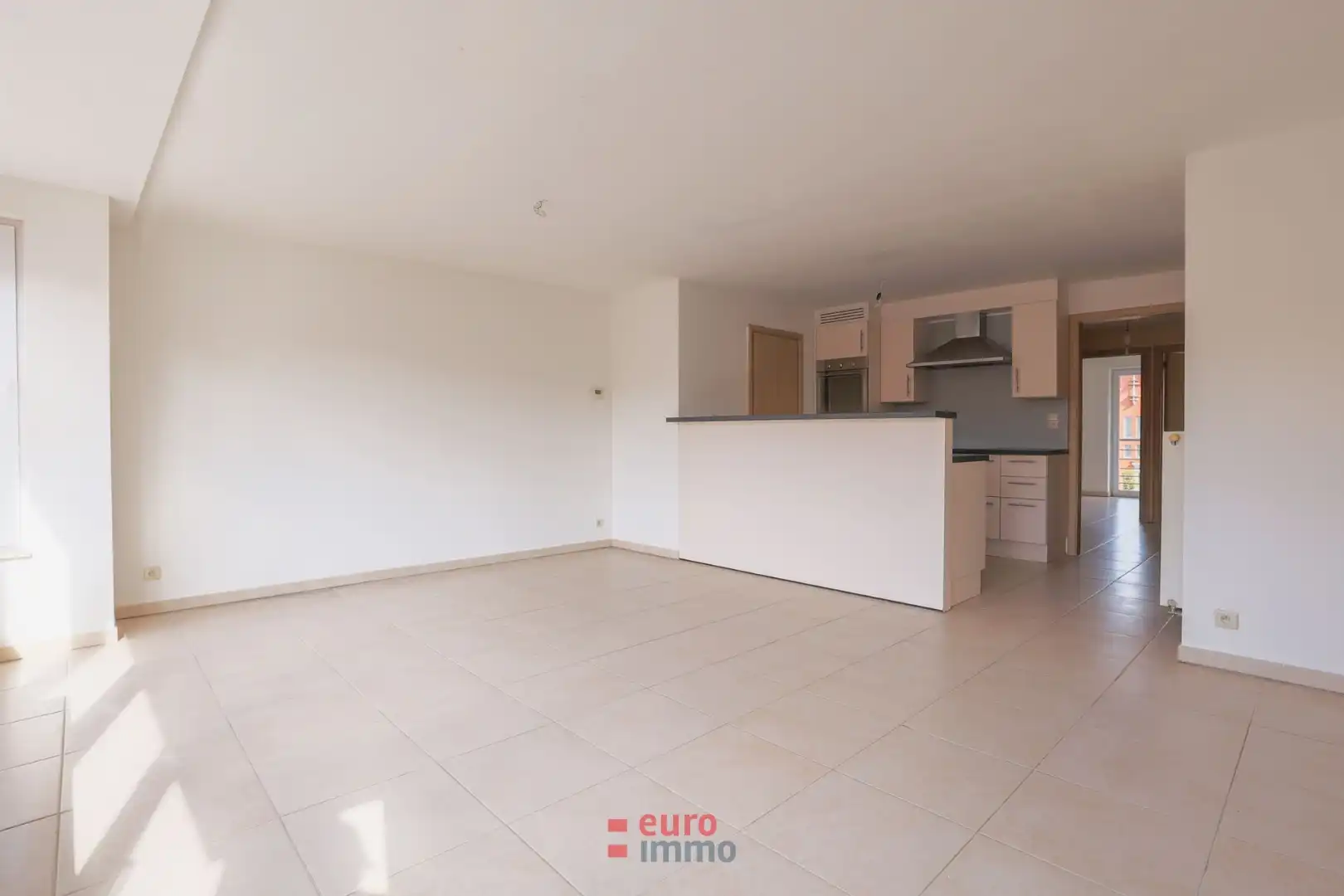 Lichtrijk appartement met 2 slaapkamers in de historische stadskern! foto 3