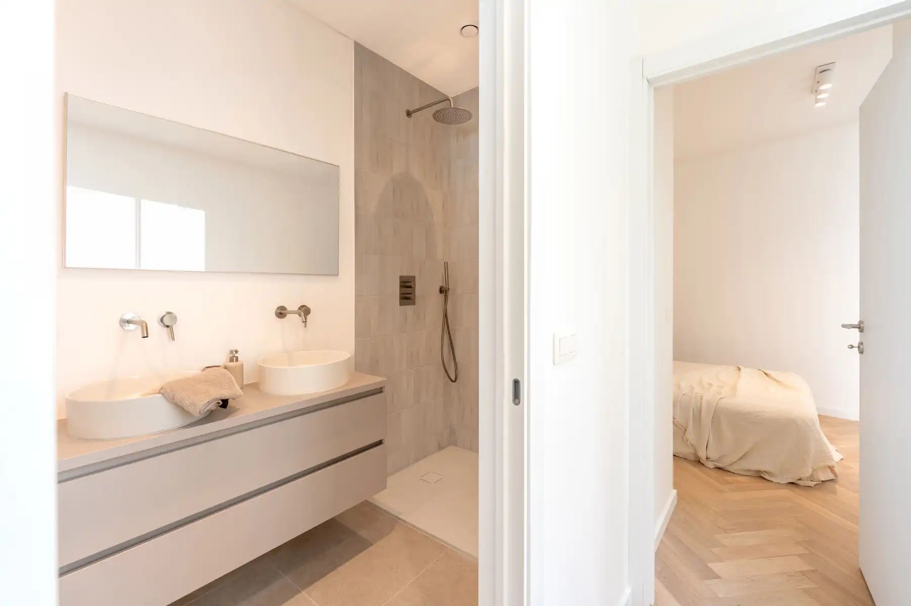 Appartement vol authentieke charme nabij de Dageraadplaats foto 13