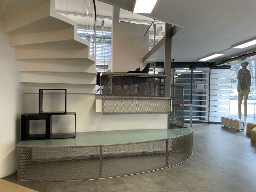 Instapklaar en polyvalent handelspand/kantoor te huur foto 6