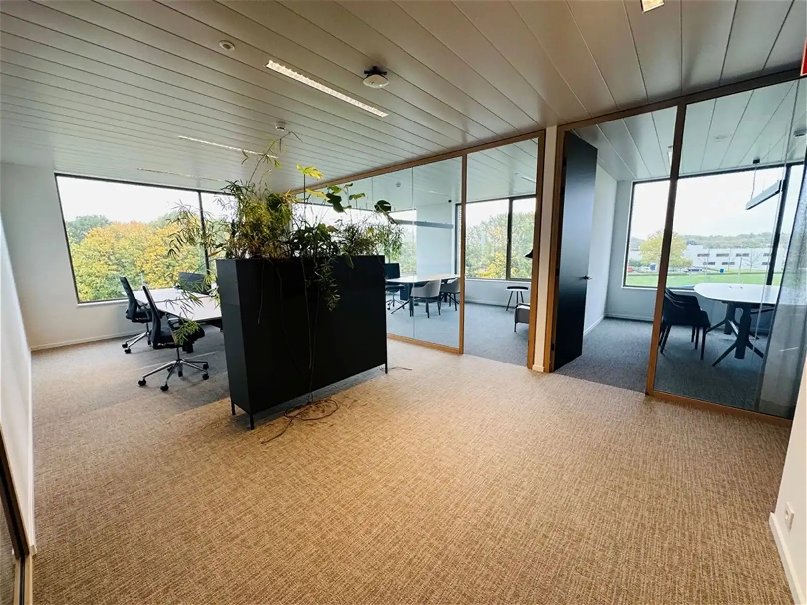 High-End afgewerkt en ingericht kantoor in Kortrijk Business Park  foto 11