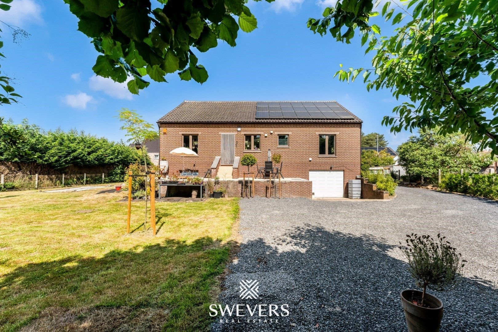 Ruime gezinswoning met zonnepanelen, kelder en zonnige tuin op topligging foto 28