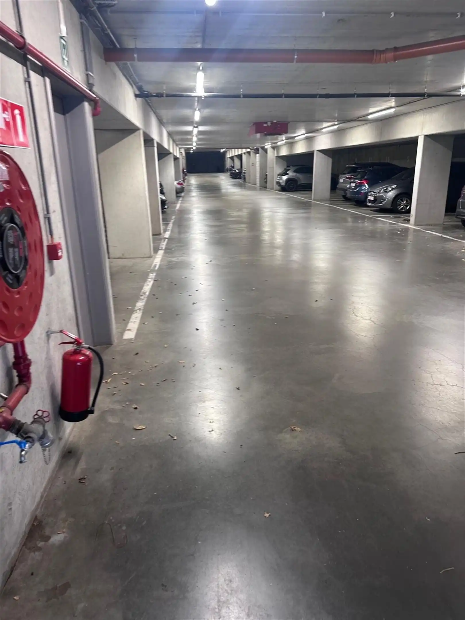 Ondergrondse autostaanplaats op goed bereikbare locatie foto 3