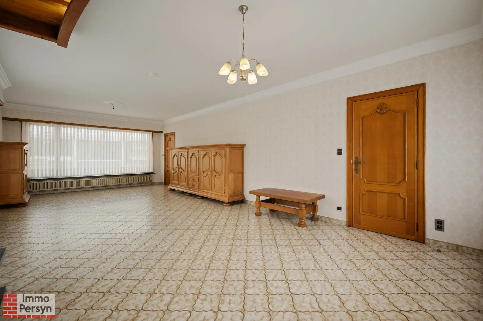 Vrijstaande bungalow met bijgebouw op een riant perceel foto 4