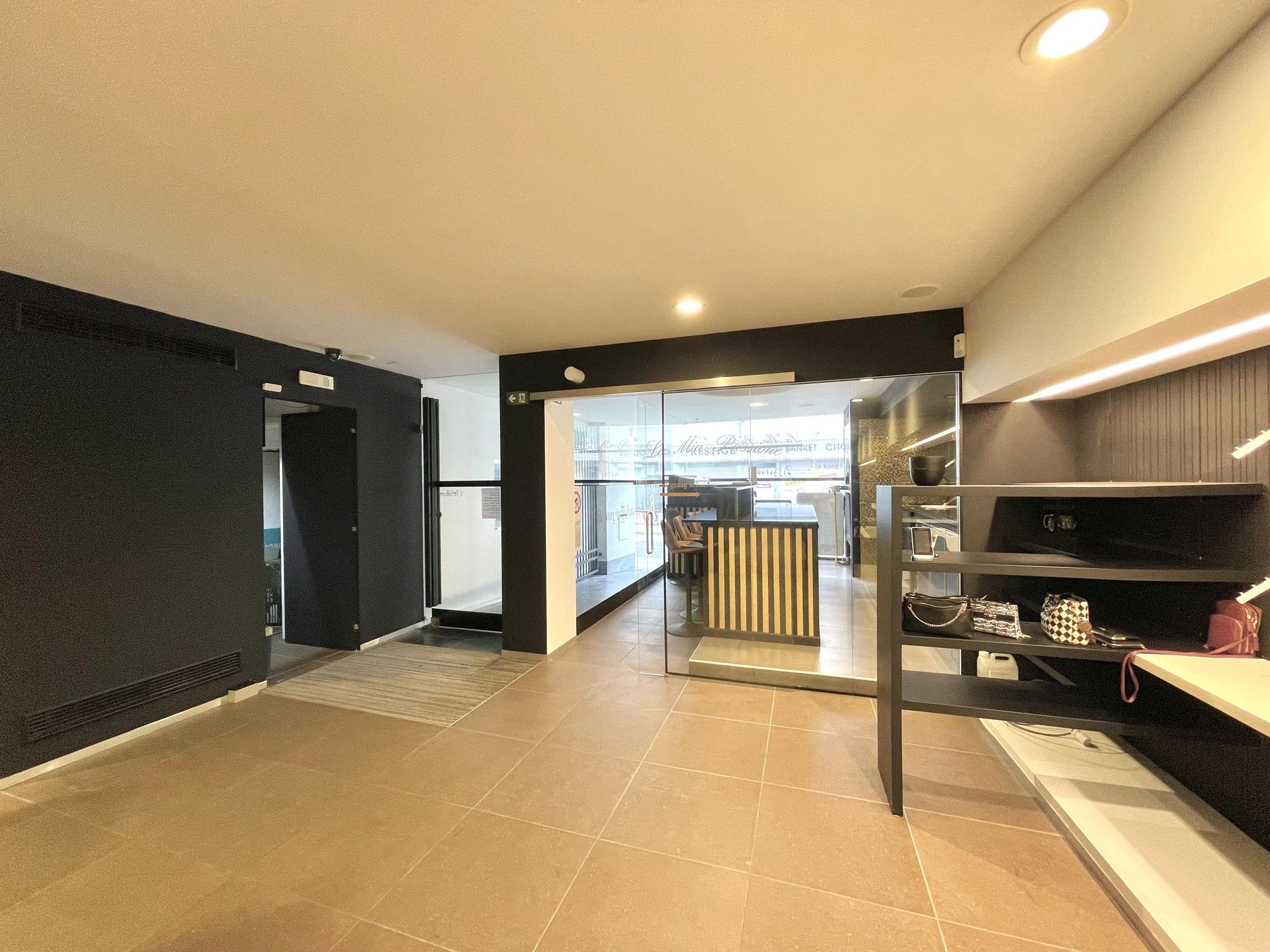 HANDELSRUIMTE - WOONST - TUIN - 325 M² RUIMTE foto 12