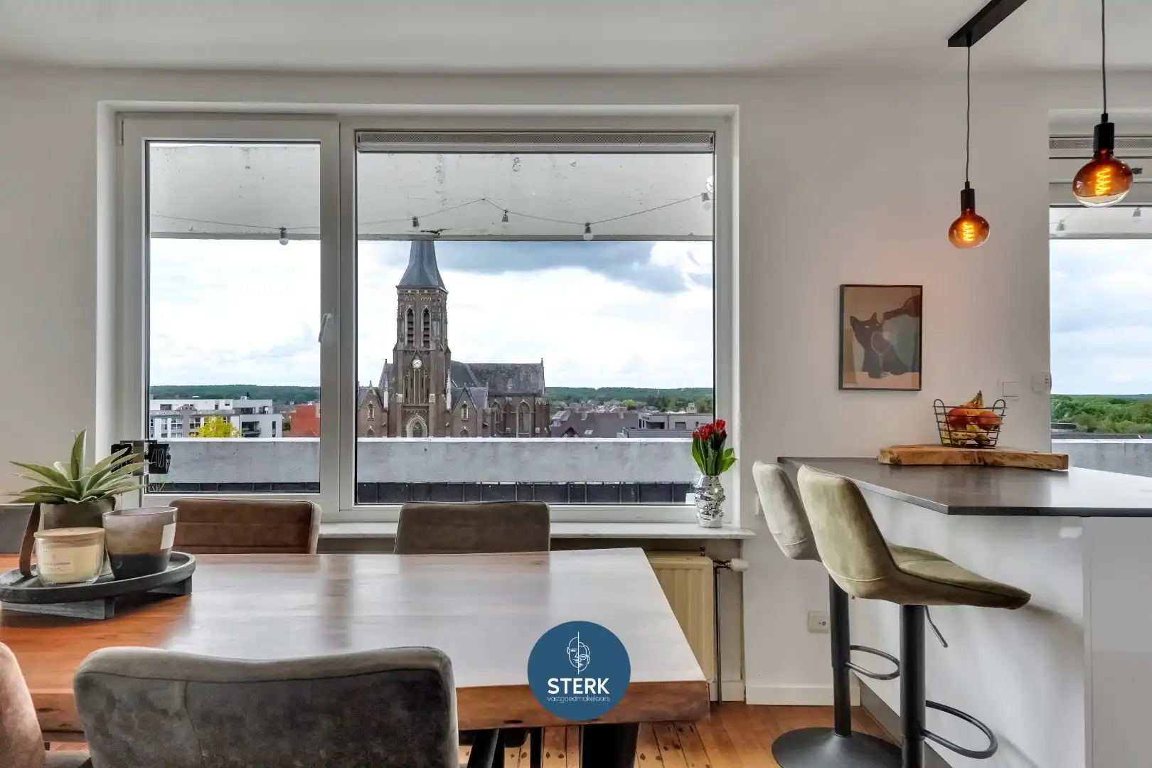 PENTHOUSE MET PANORAMISCH UITZICHT EN RUIM TERRAS IN CENTRUM LANAKEN !  foto 11