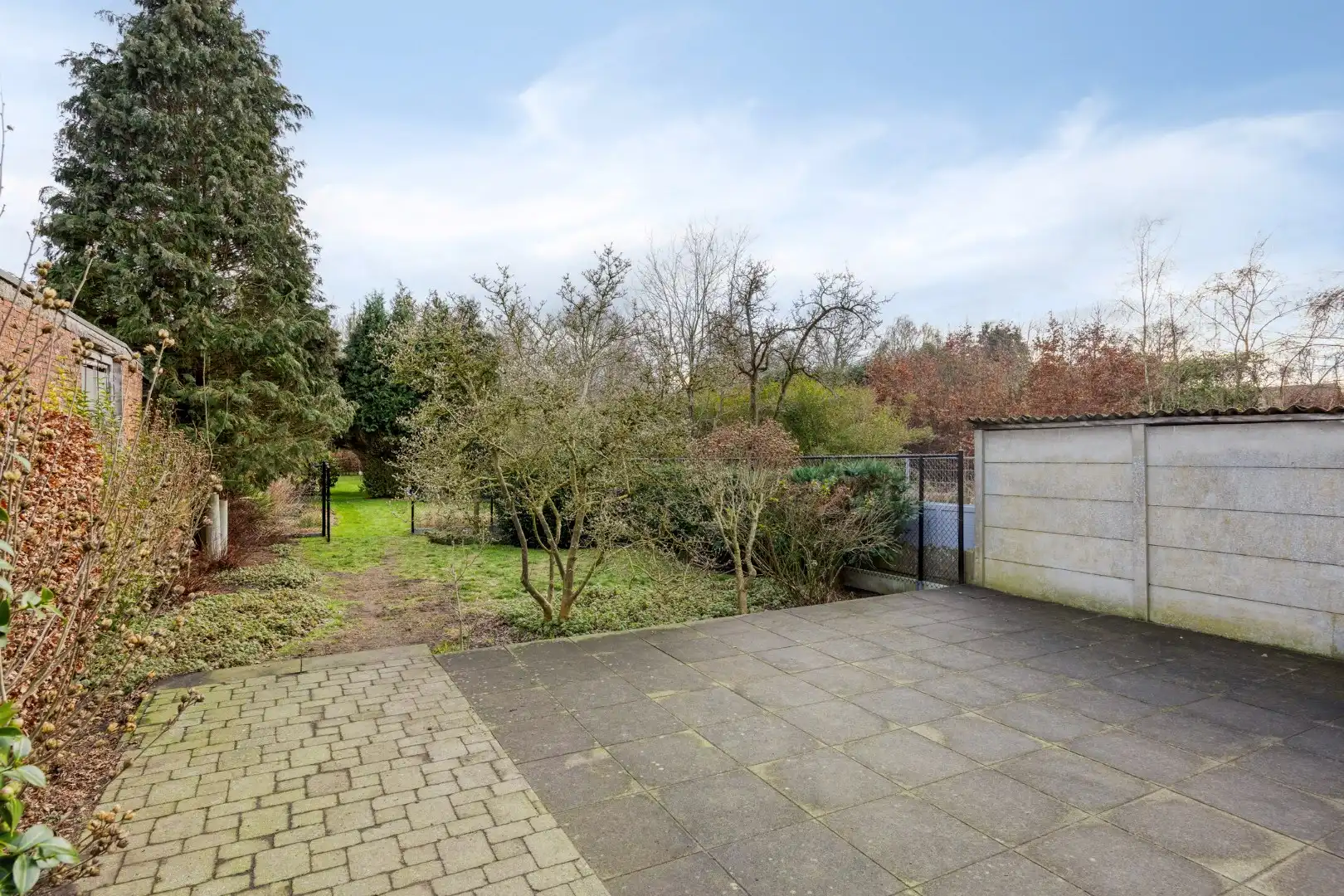 Ruime, instapklare woning met prachtig karakter en unieke tuin (29a40ca) !  foto 29