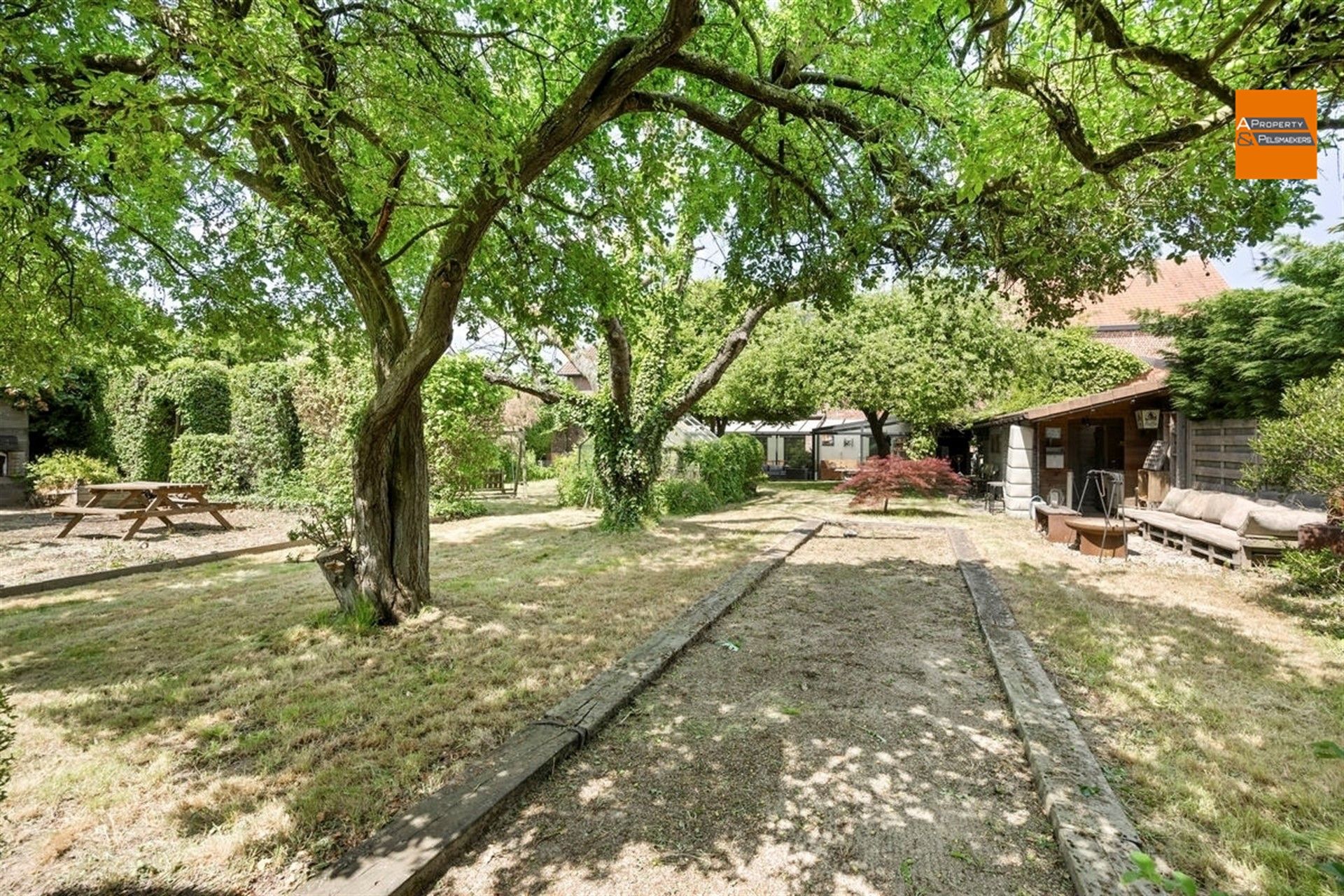 Eigendom met karakter en ruimte, 4 slaapkamers en  prachtige tuin foto 28