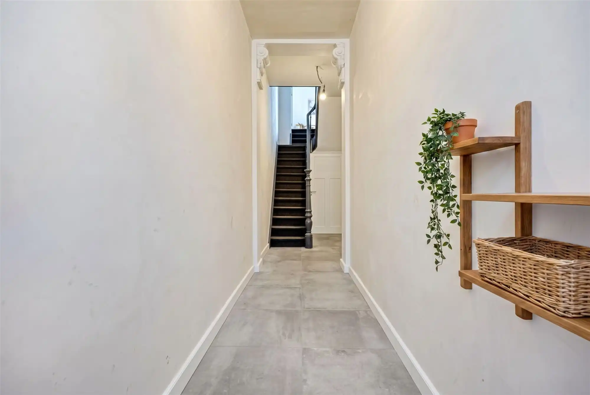 Volledig vernieuwde woning met 4 grote slaapkamers en tuin foto 3