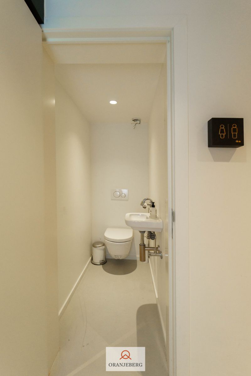 Hoekwinkel te huur vlakbij Vrijdagmarkt foto 13