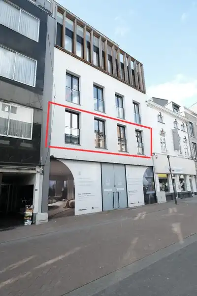Prachtig gemeubeld luxeappartement met twee slaapkamers gelegen in dé winkelstraat van Hasselt foto {{pictureIndex}}