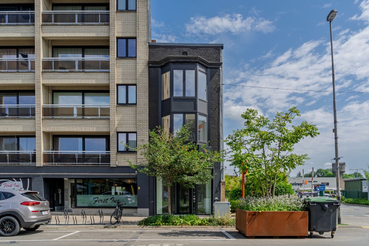 Gerenoveerde handelswoning met tuin foto {{pictureIndex}}