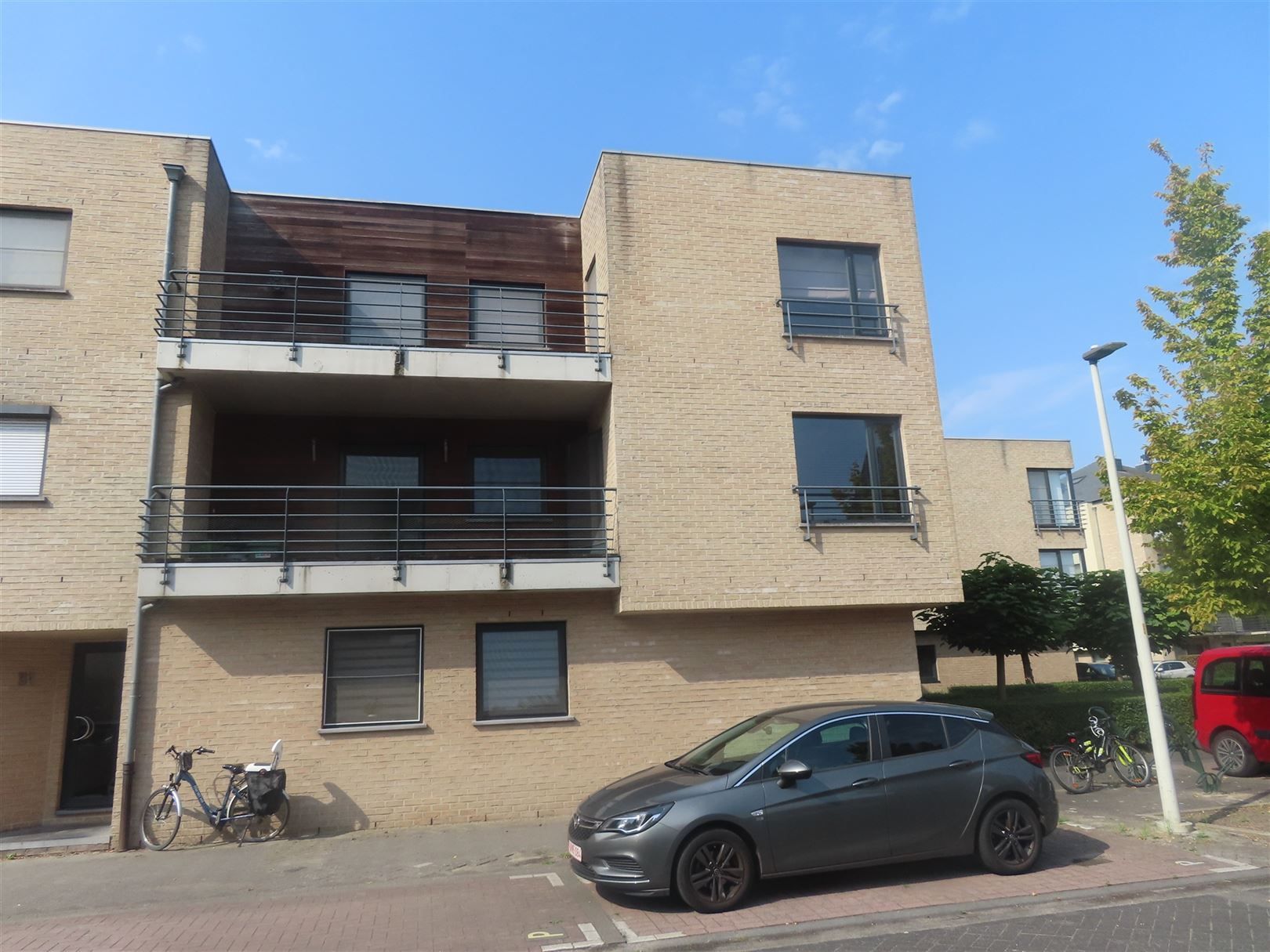 Recent 2 slaapkamerappartement met terras! foto {{pictureIndex}}