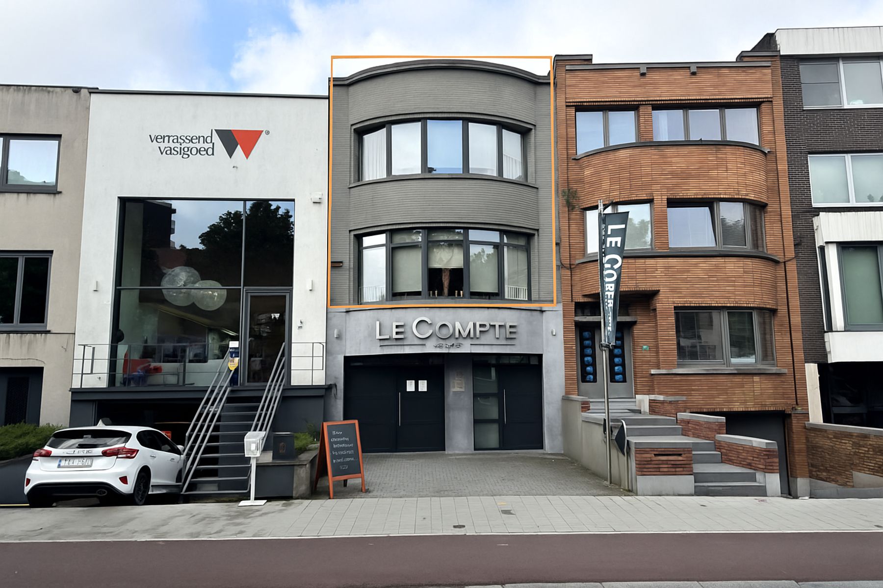 Zeer ruim duplexappartement nabij E40 foto {{pictureIndex}}