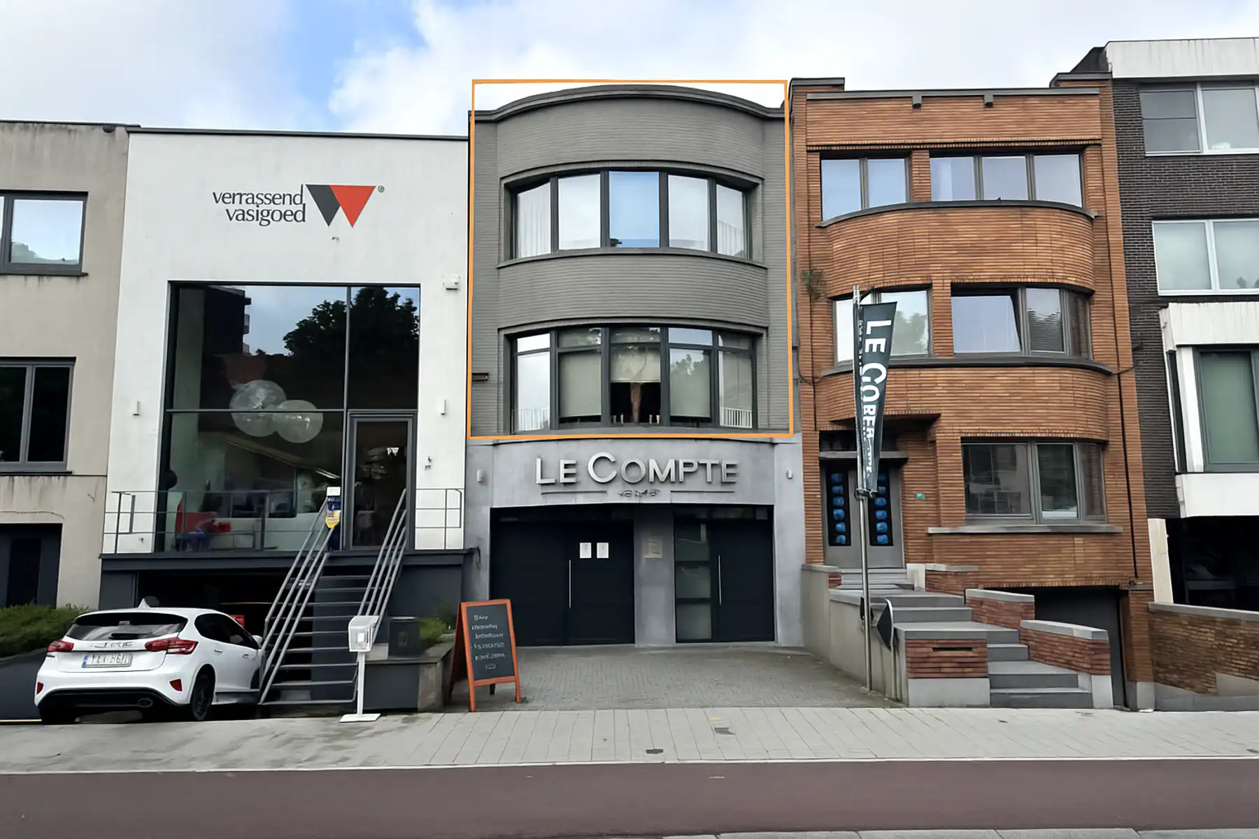 Zeer ruim duplexappartement nabij E40 foto {{pictureIndex}}