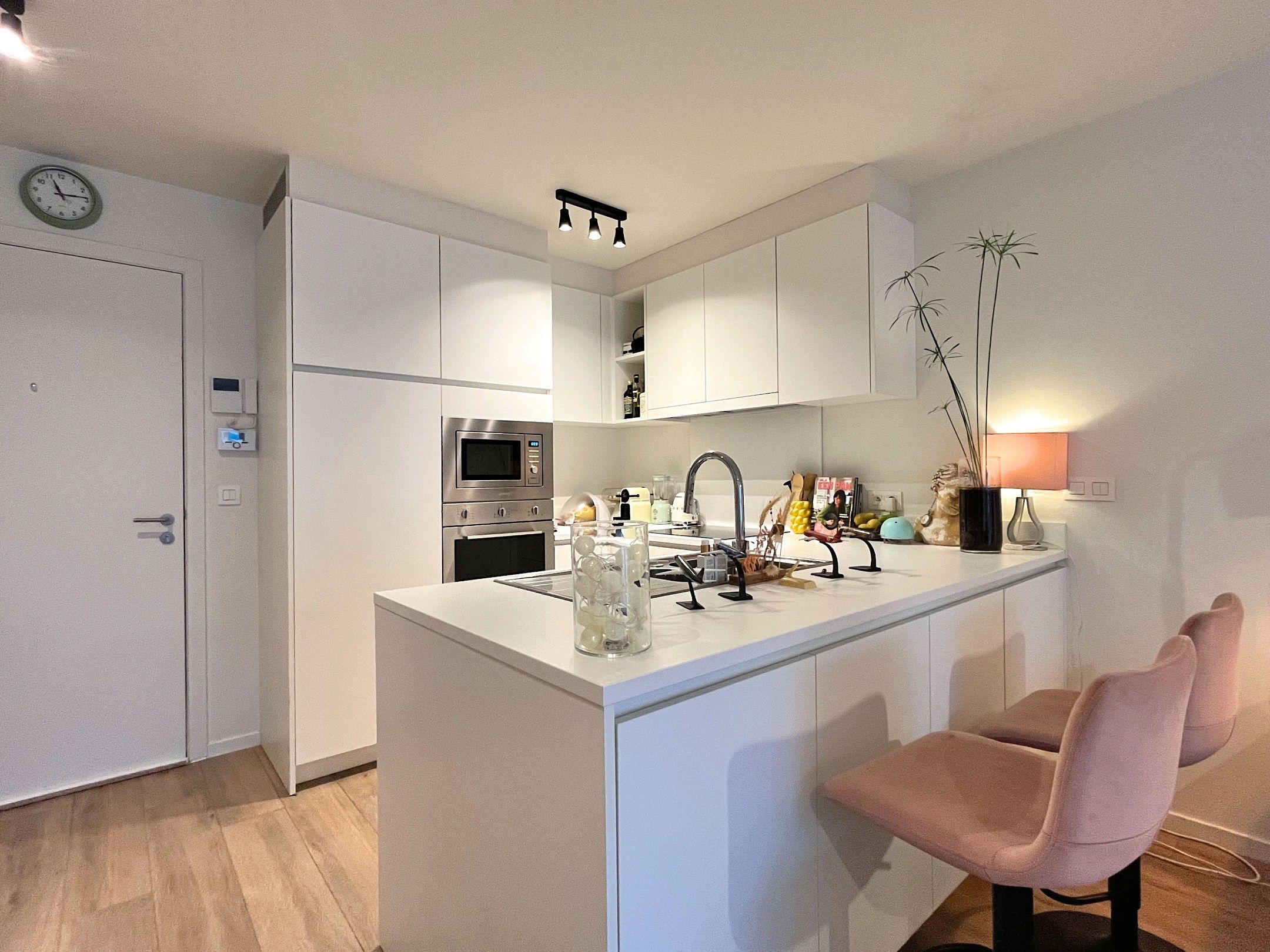 Leuk vernieuwd appartement met 2 slaapkamers te Knokke  foto 6