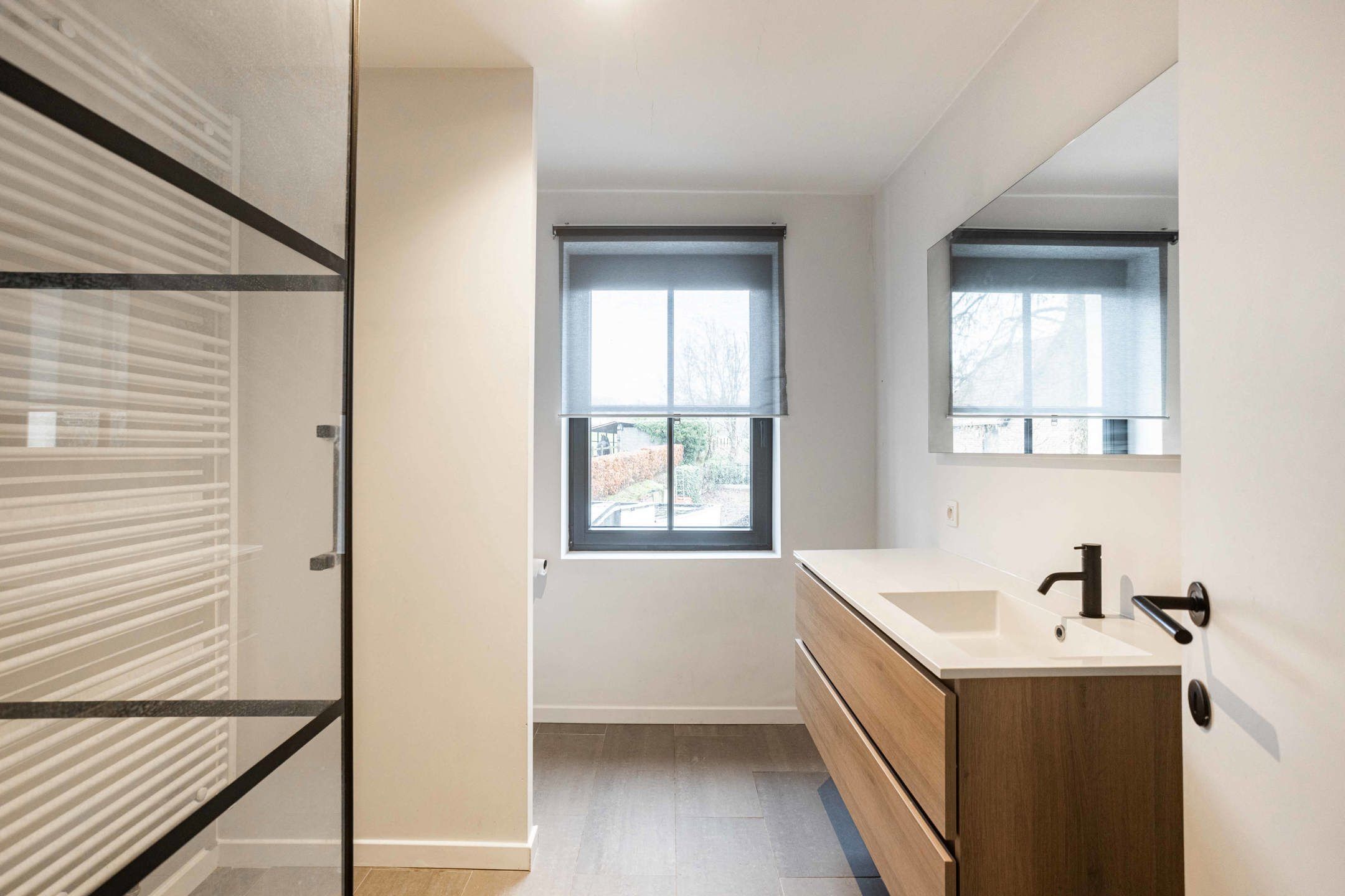 Knap gerenoveerde woning op een goeie locatie foto 11