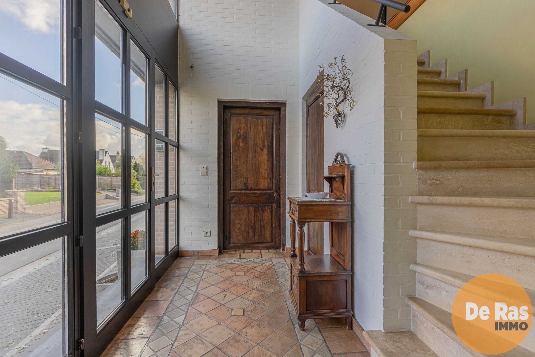 HERZELE - Degelijke 3-gevelwoning met tuin foto 3