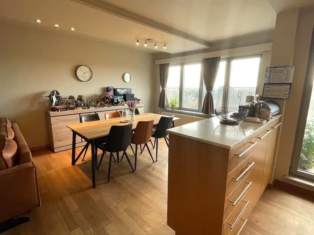 Gezellig en instapklaar appartement met loftgevoel, garagebox en prachtig uitzicht foto 4