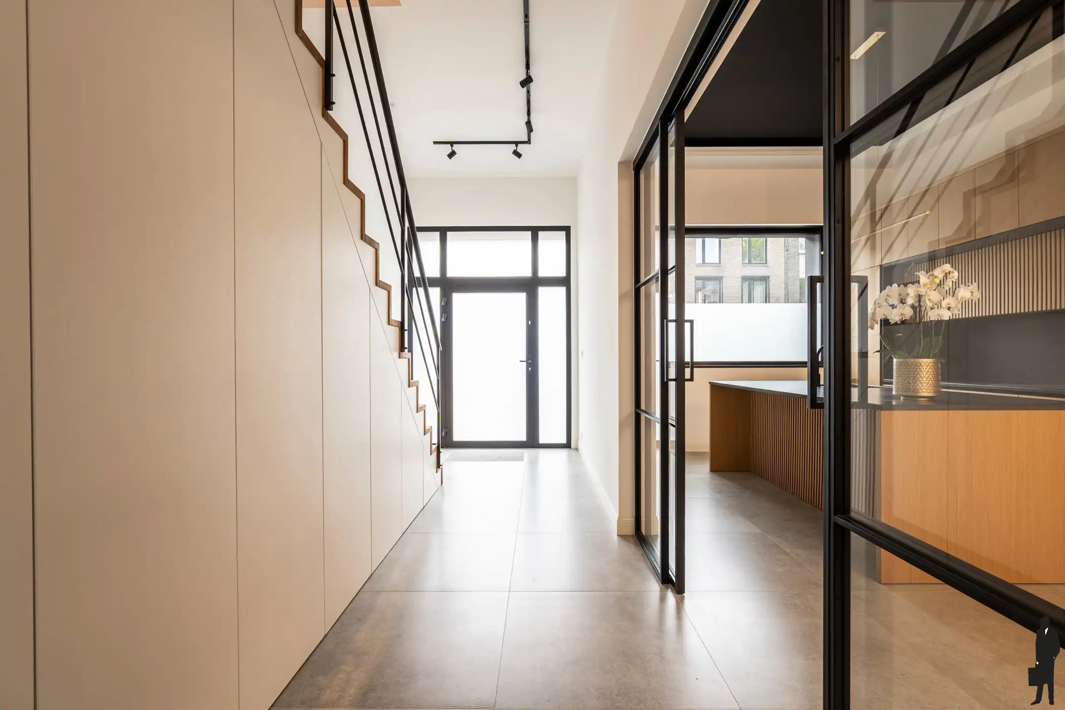 Luxe gerenoveerde woning met 4 slpk, 2 bdk en zonnige tuin foto 5