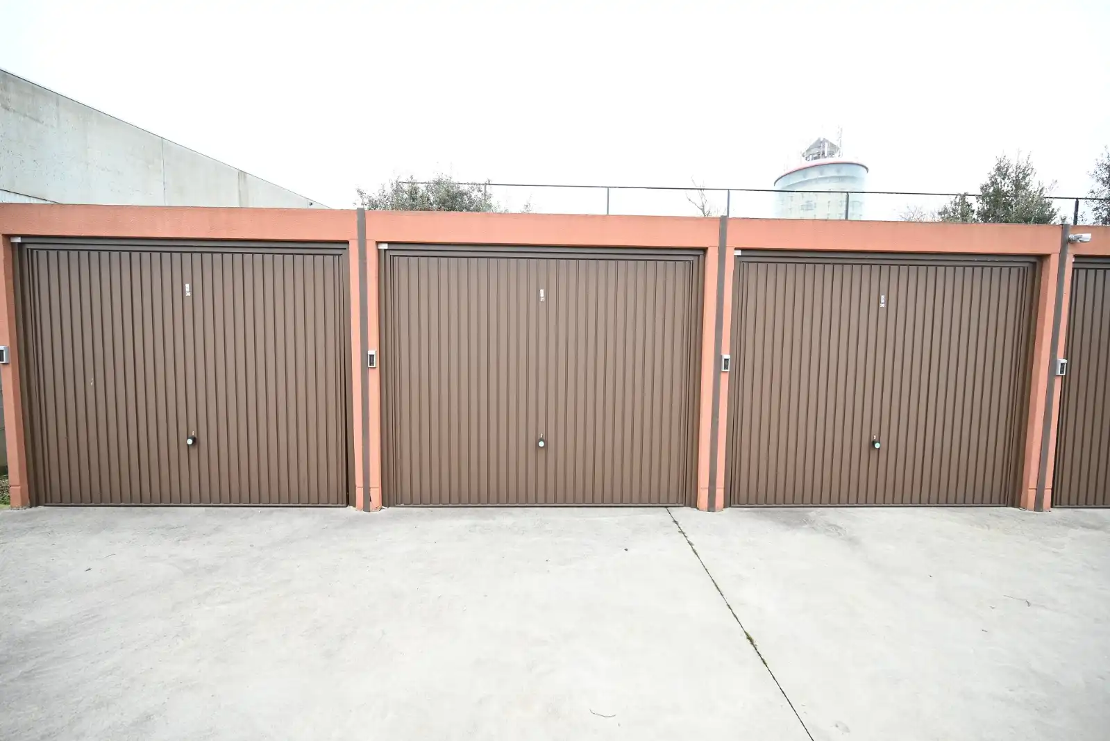 Garage te huur foto {{pictureIndex}}