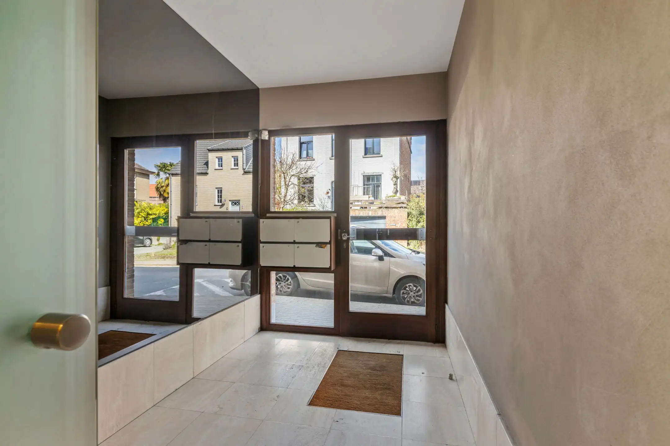 Rustig gelegen gelijkvloersappartement met parkeerplaats foto 19