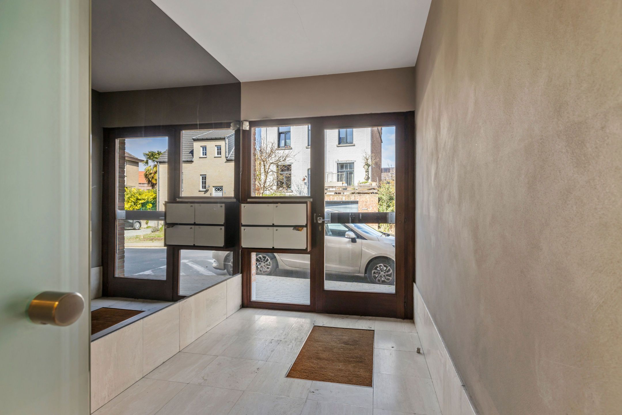 Rustig gelegen gelijkvloersappartement met parkeerplaats foto 19