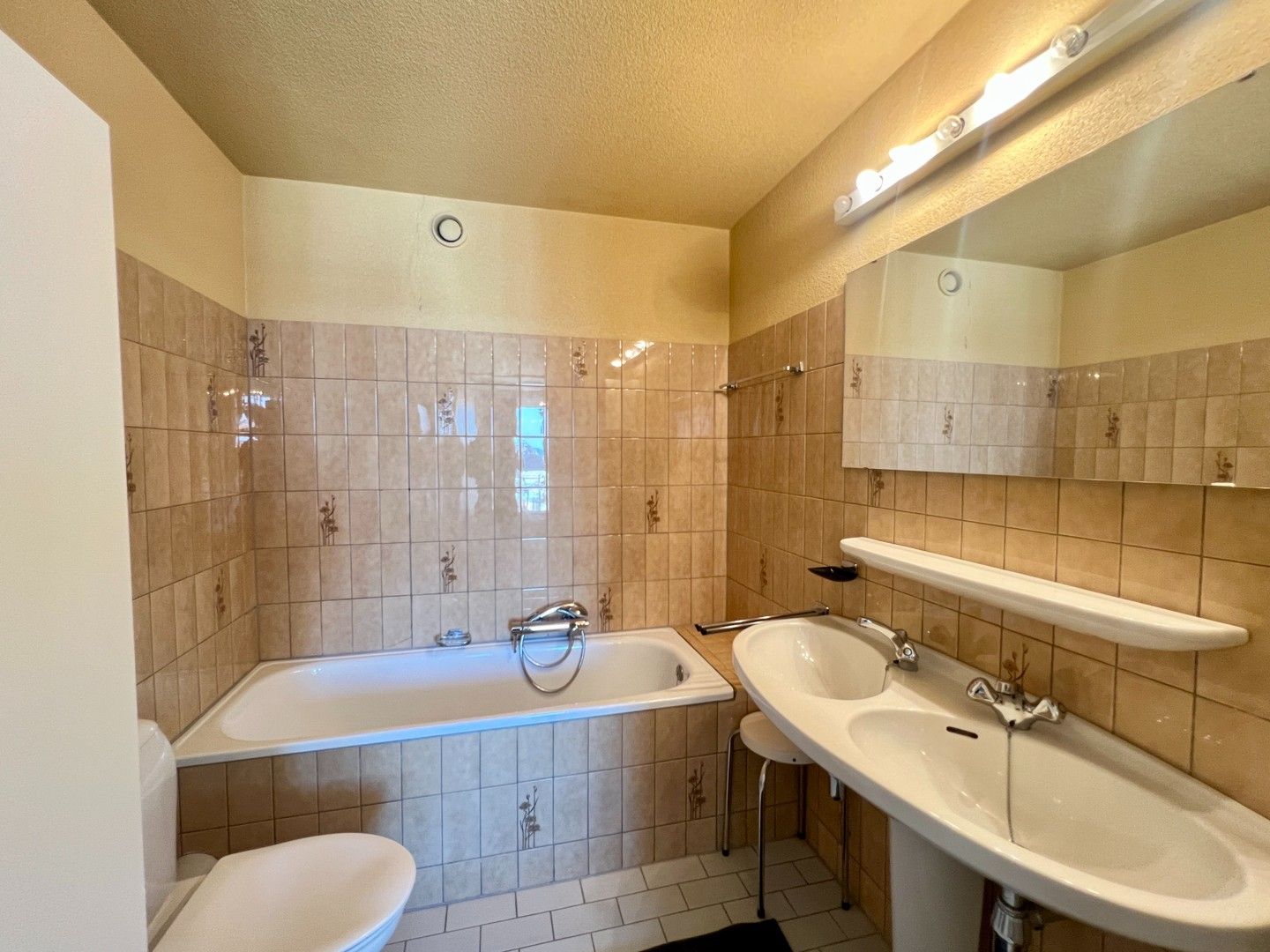 Te renoveren appartement met 2 slaapkamers op een uitstekende ligging foto 13