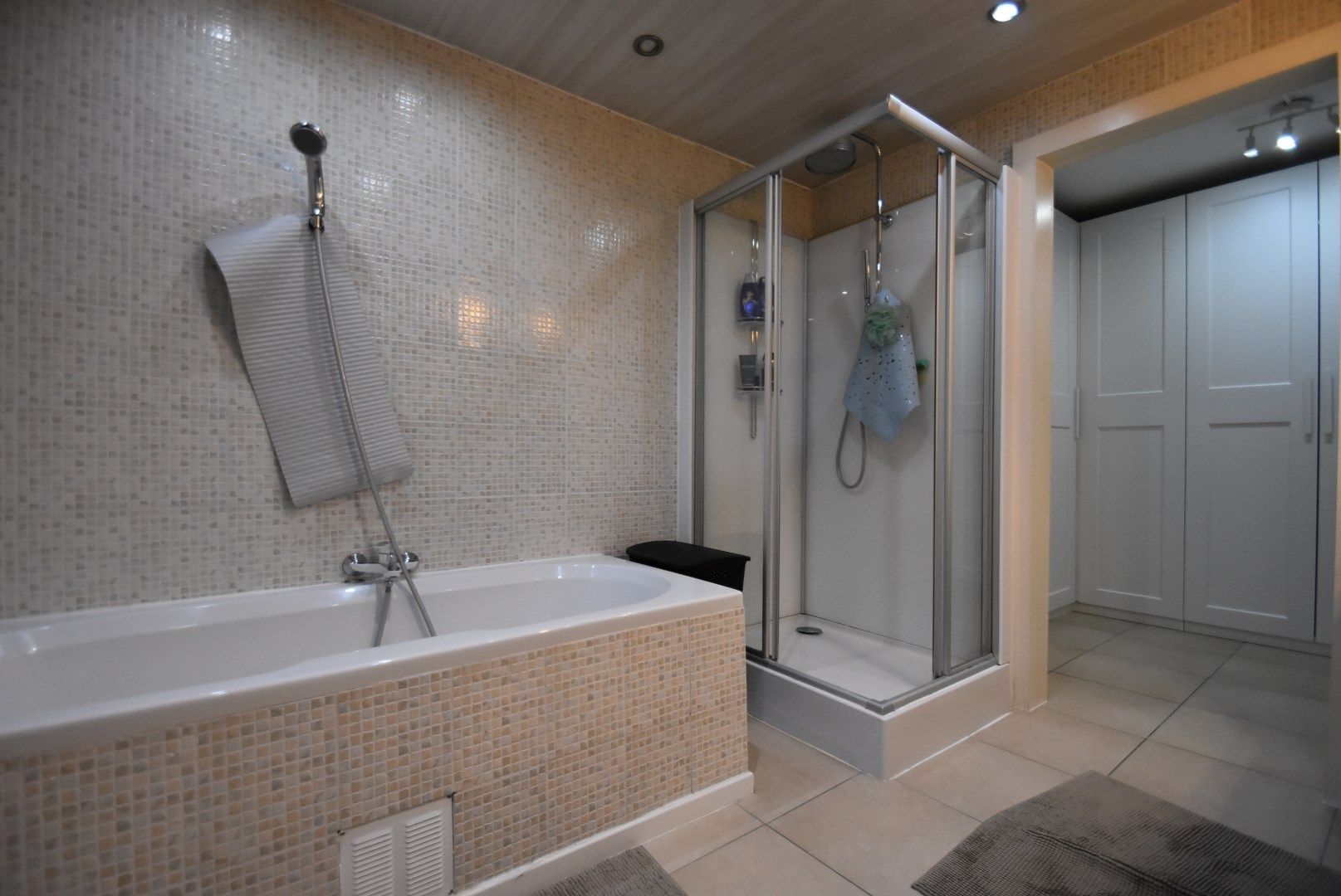 Knap gerenoveerde woning met 3 slaapkamers en tuin  foto 15