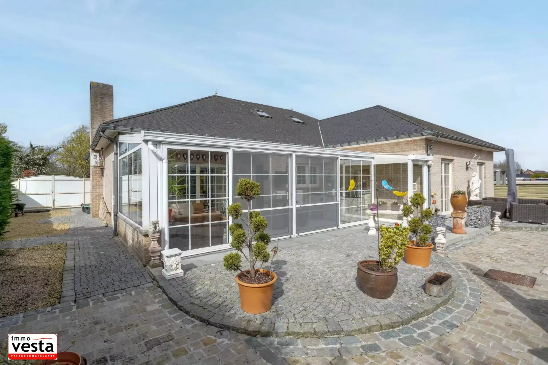 Ruime villa op een goede locatie foto 25