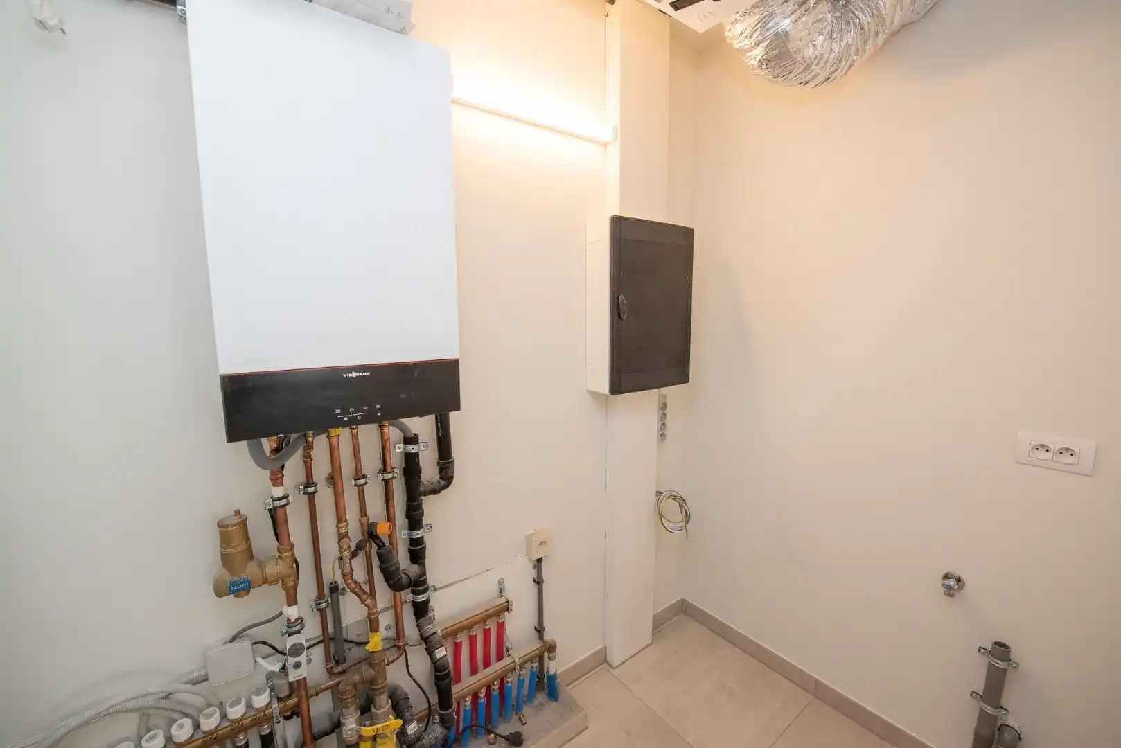 Recent appartement op topligging  TE HUUR in centrum Waregem! foto 11