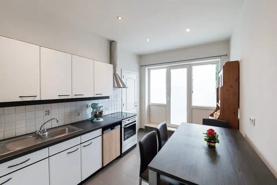 CHARMANTE GEZINSWONING MET 2 SLKS + MOGELIJKHEID TOT 3 SLKS IN HET LANDELIJKE GINGELOM foto 12