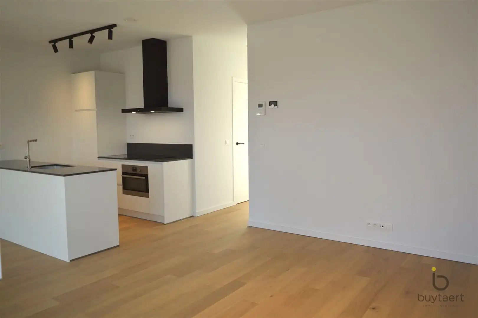 Nieuwbouw appartement met ruim terras en parking te Zoersel. foto 19