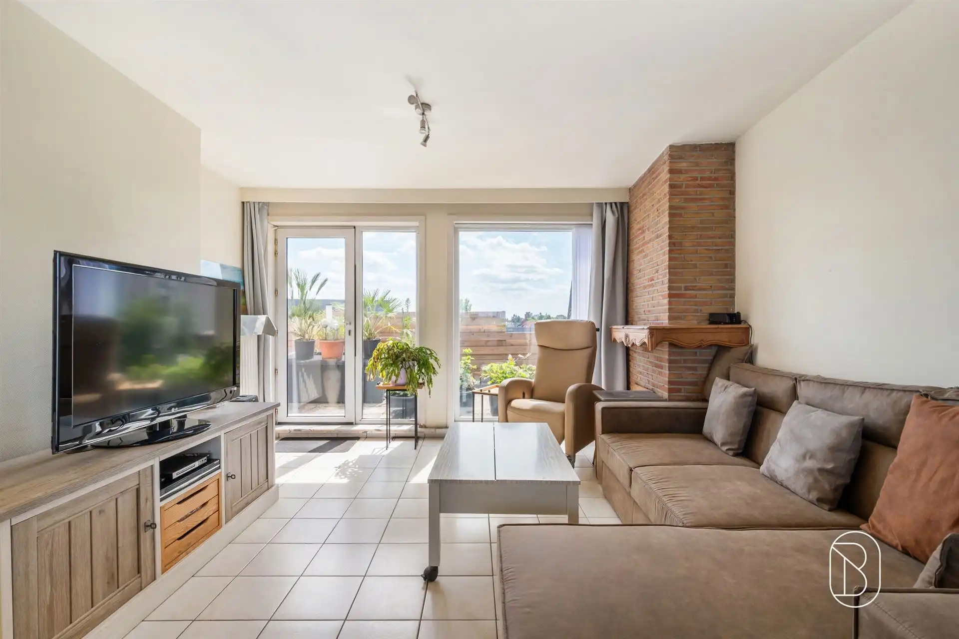 Leuk appartement met ruim terras & garage! foto 4
