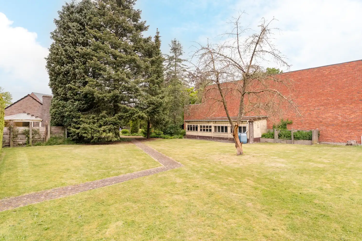 Karaktervolle woning in het centrum van Hamont met een mooi perceel grond foto 38