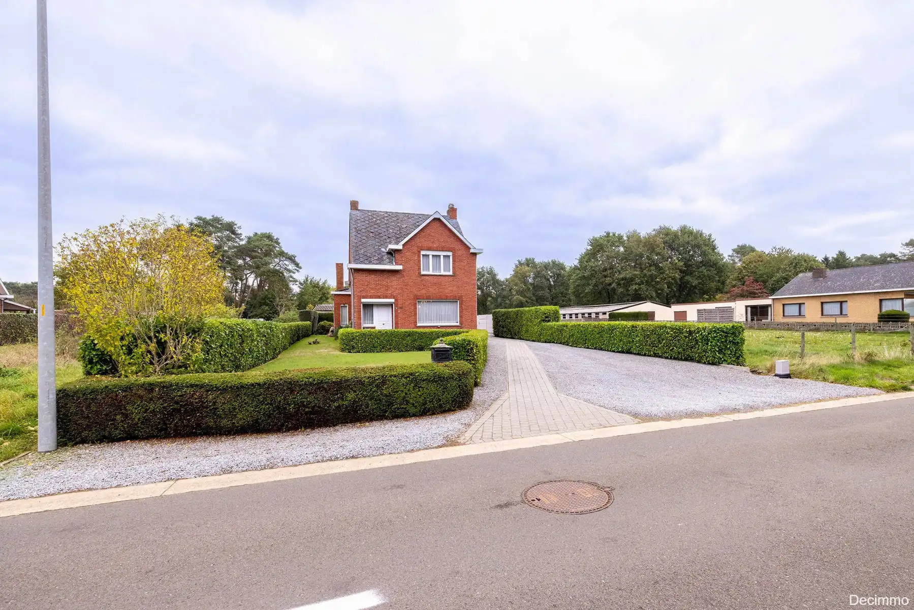 Op te frissen gezinswoning gelegen op rustige locatie foto 39