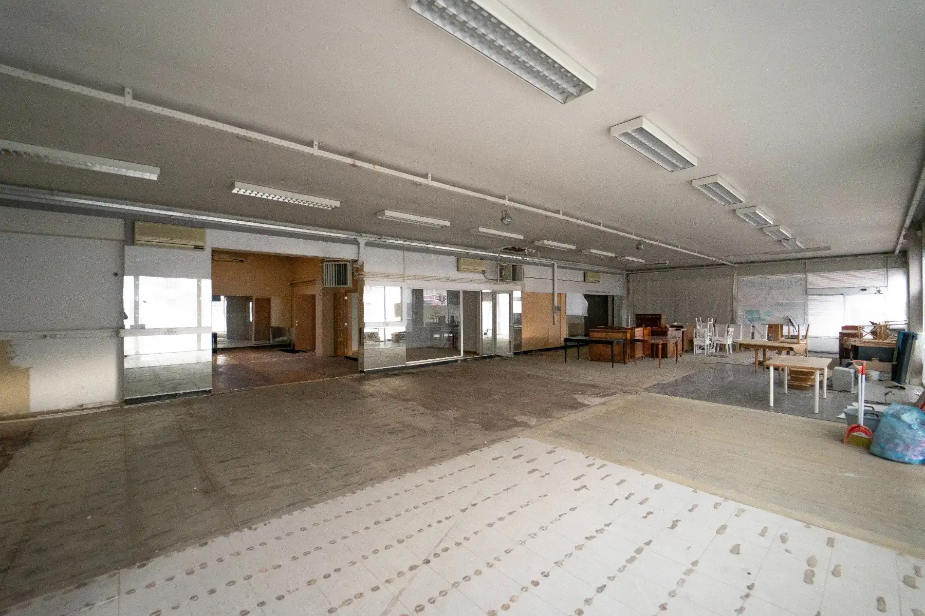 Handelsruimte te koop op unieke locatie foto 3