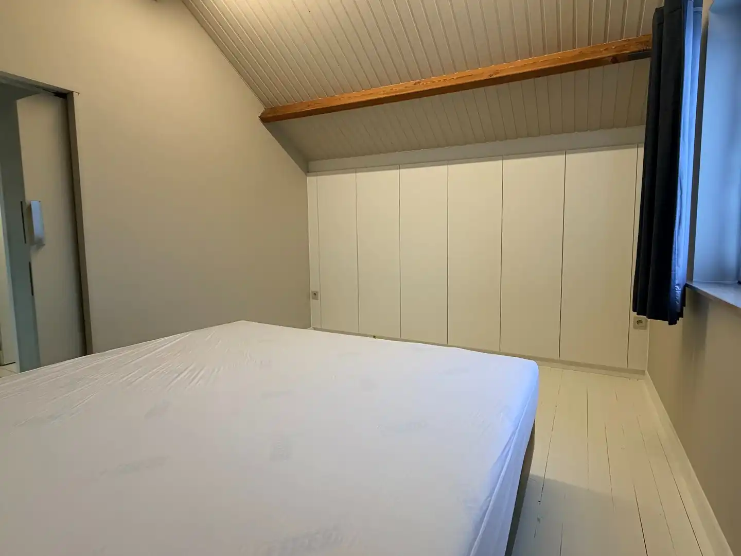 Moderne duplex met twee slaapkamers foto 17