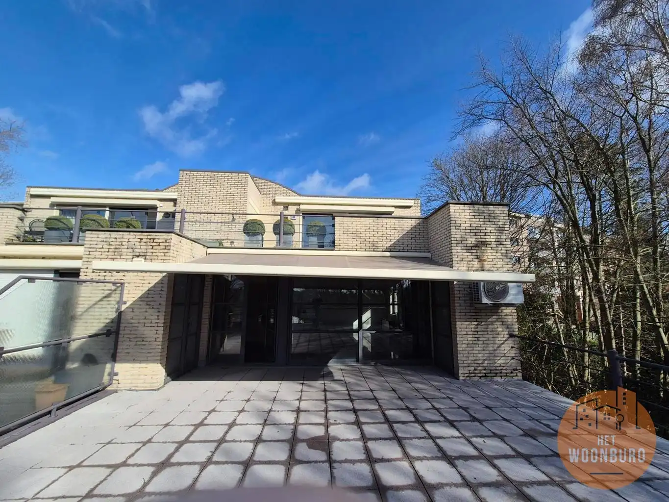 Ruim appartement met kelder en 2 autostaanplaatsen foto 17