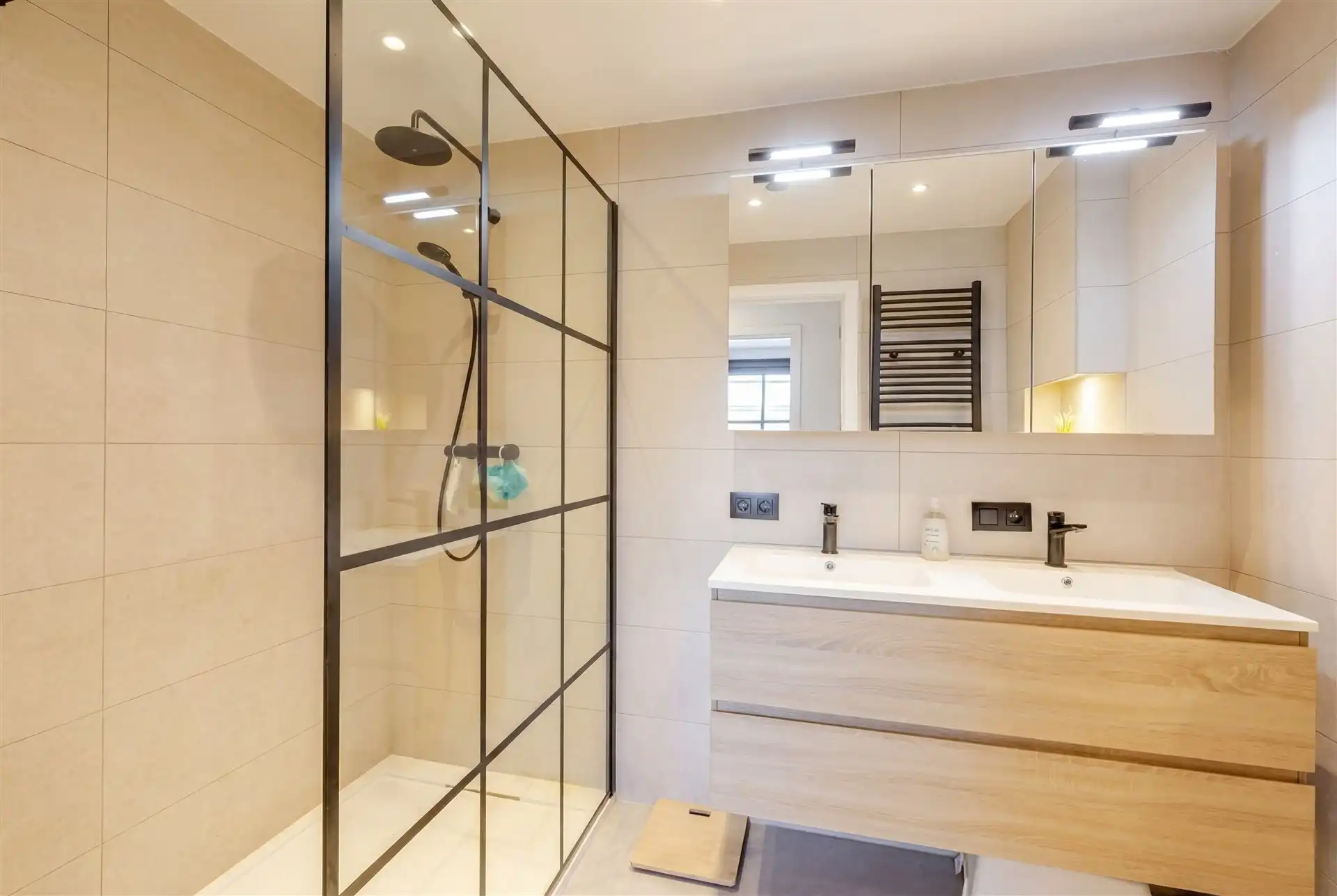 Prachtige woning met 3 slks, garage en tuin foto 17