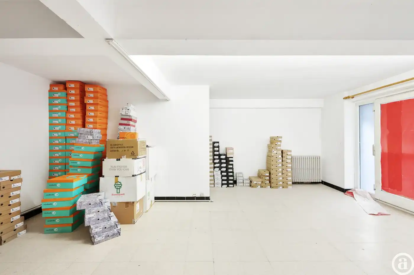 Winkel op de hoek van de Zeedijk met de Strandstraat [Knokke - Zoute]. foto 12