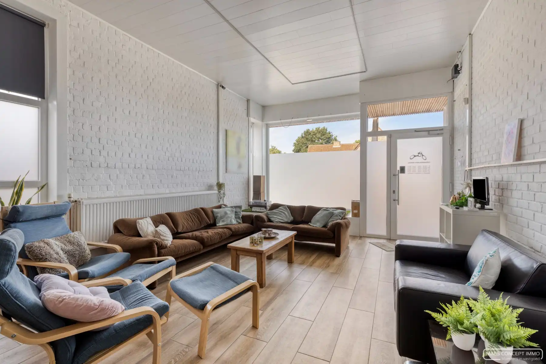 Ruime woning te koop te Waregem op strategische ligging foto 9