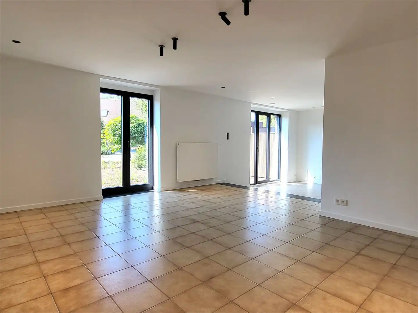 Prachtige moderne woning met bewoonbare oppervlakte van 166m² op 1209m² met zonnige tuin en garage. foto 7
