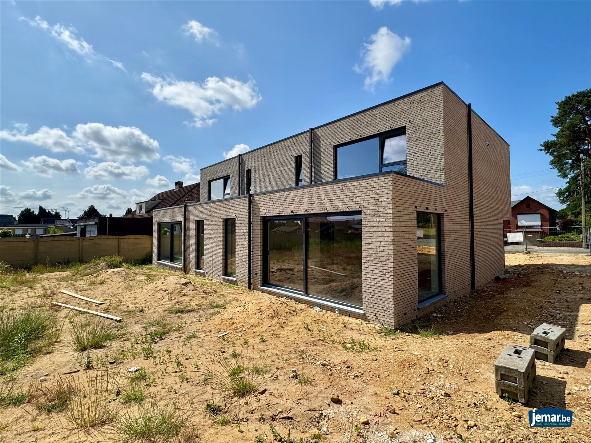 Nieuwbouwwoningen - instapklaar, energiezuinig, prachtige ligging en 3 slaapkamers foto 2