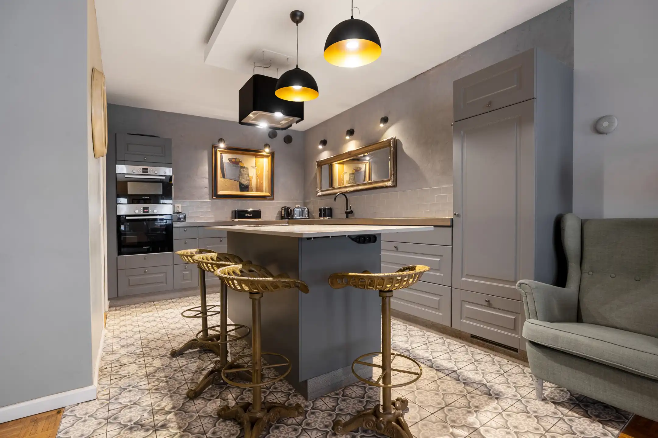 Ruim en charmant appartement met terras op toplocatie foto 2